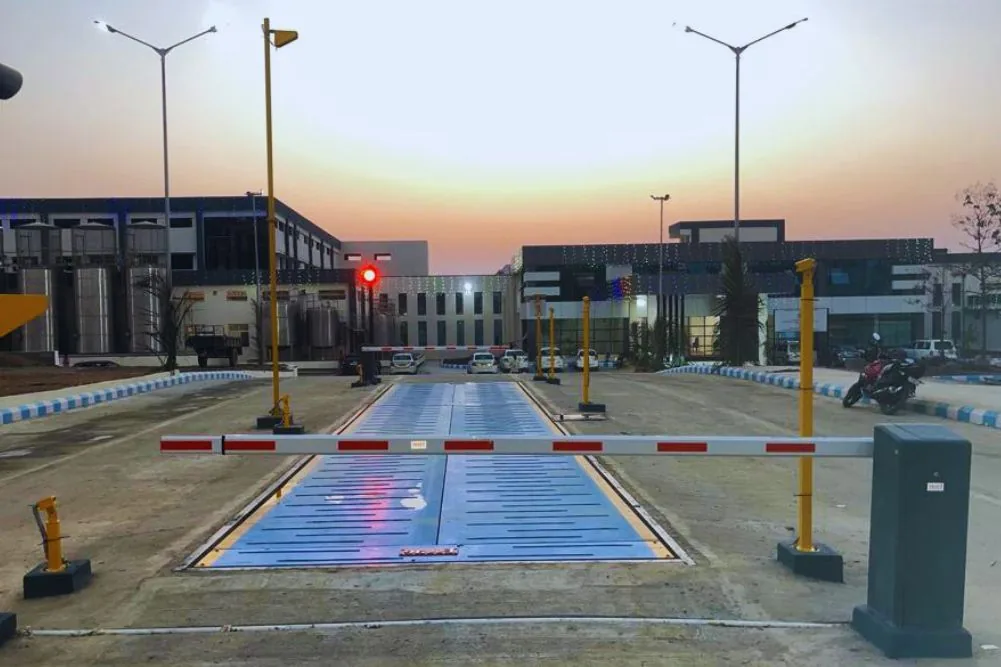 Barrier, đèn & camera — Trạm cân thông minh